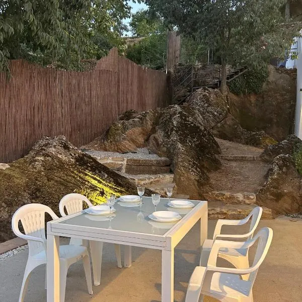 Puerta de los Castañares A, hotel a Constantina