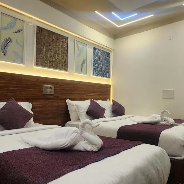 Hotel Maitreya Inn near CMC Hospital, VIT, Sripuram Temple,Naruvi Hospital，位于韦洛尔的酒店