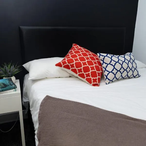 Credit Corner Studio, hotel din Brierley Hill