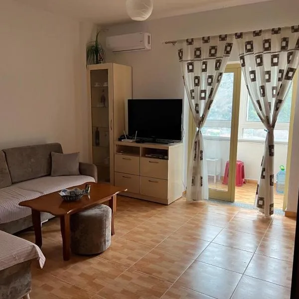 Welcome to Nanos Place, hotel a Shëngjin