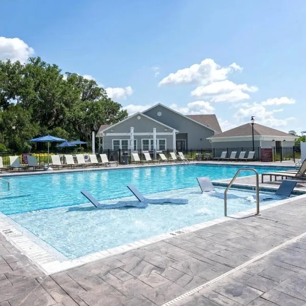 Landing Apartments - Newberry, hotel in Newberry