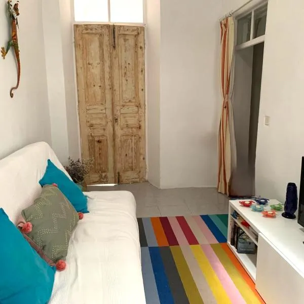 Casa Almirante Reis - Perfect Location & Rooftop, hotel a Olhão