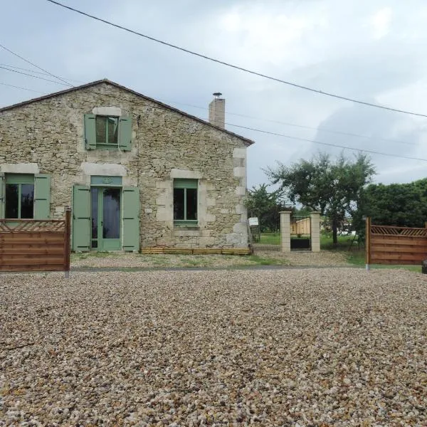 La Mirabelle, hotel in Saint-Méard-de-Gurçon