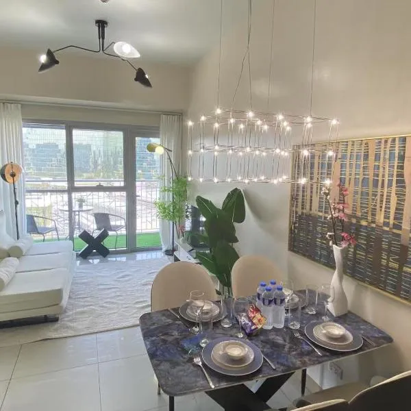 Playful 1BR With Magnificant Bayview Garden View Near Okada Solaire Aiports with Free Parking, hotel in Manila