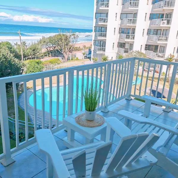 Ocean Lighthouse - 2 Adults & 3 Kids - Umdloti, hotel u gradu 'Umdloti'