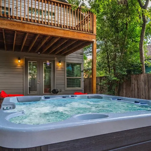 Austin Retreat Hot Tub and Relaxing Patio