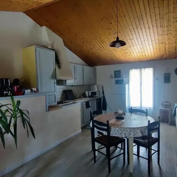 Le logis du pont, Hotel in Champagné-les-Marais