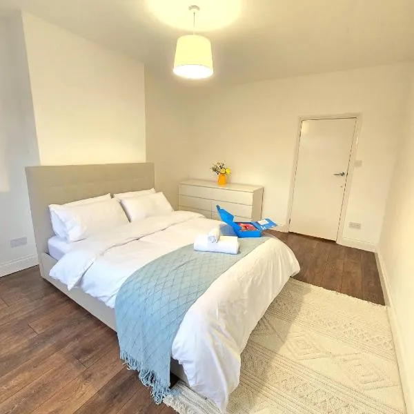 2bedroom sleeps 5 Raynes Park London 30min to Central London Family Friendly, hotel in Raynes Park