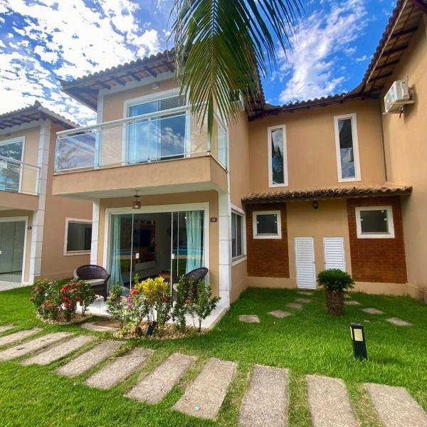 Casa com piscina em condomínio na Rasa