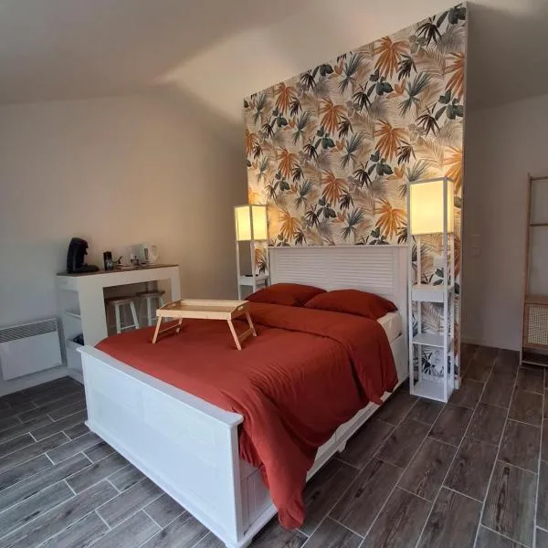 Chambre suite avec terrasse, hotel in Vouillé-les-Marais