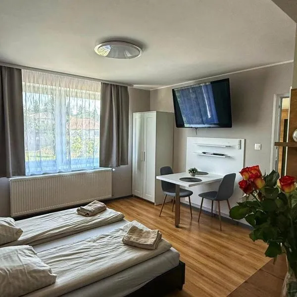 Garden Apartments, hotel in Kráľovský Chlmec