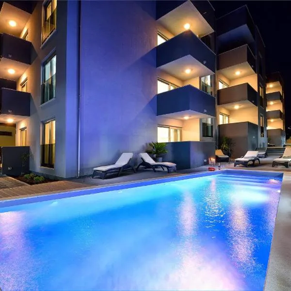 Apartments Sun Resort Nikolina، فندق في بيبينيا