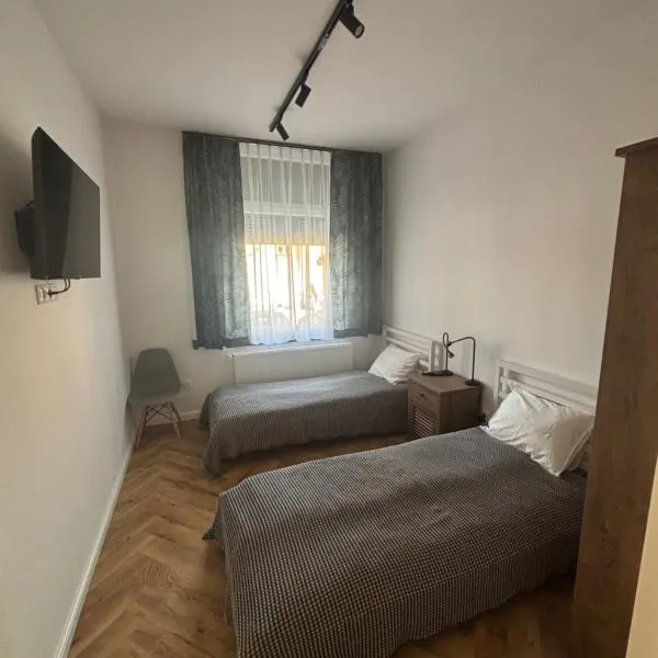 DWORCOWA 5 LOFT Numer 1, ξενοδοχείο σε Żarów