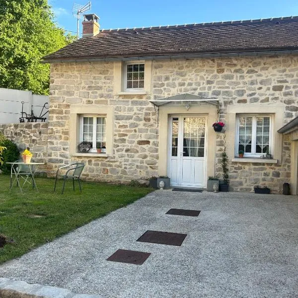 Charmante petite maison en pierre, hotel in Boutigny-sur-Essonnes
