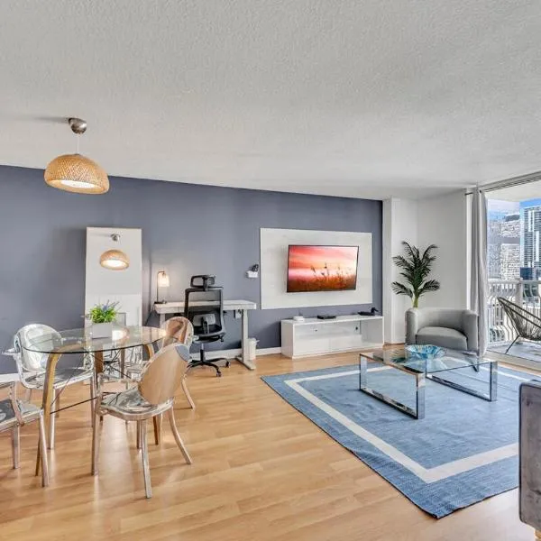 Superb private unit with amenities and parking, hotel di Miami