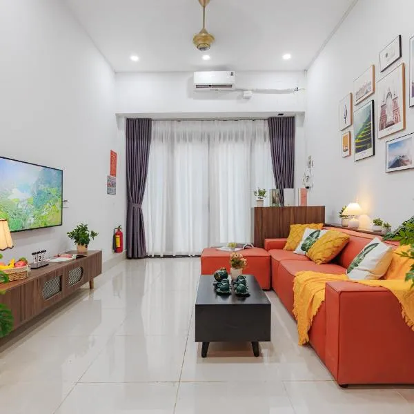 Private 5-6BRs house - Walk to BenThanh, BuiVien by Gon De Home, hotel in Ho Chi Minh City