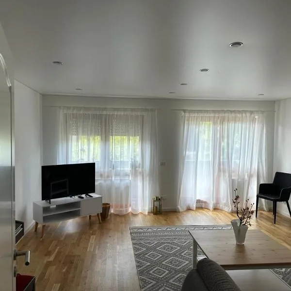 90m2 ruhige und lichtdurchflutete 3 Zimmer Duplexwohnung in Altperlach, ξενοδοχείο στο Μόναχο