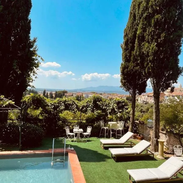 Quattro Gigli Hotel, khách sạn ở Montopoli in Val dʼArno