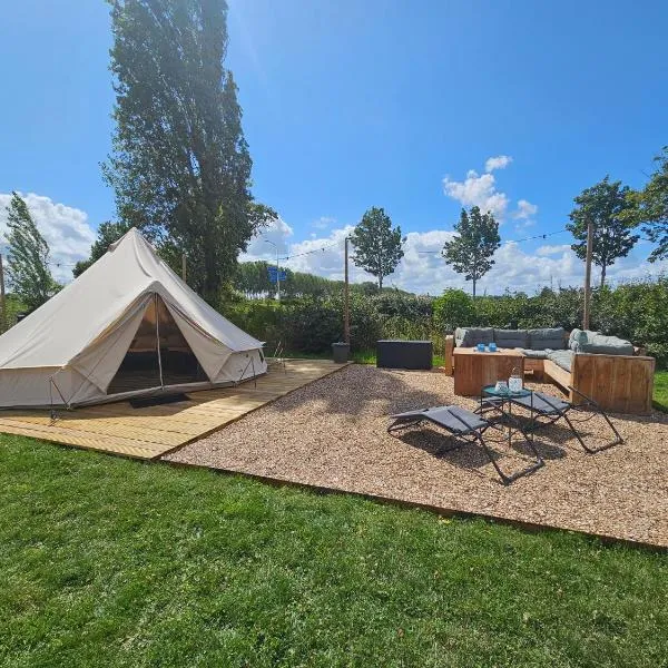 Glamping Zeeland Beach Bell tent, hotel din Kwadendamme