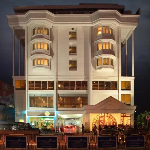 Hotel Abad Plaza, hotelli Kochissa