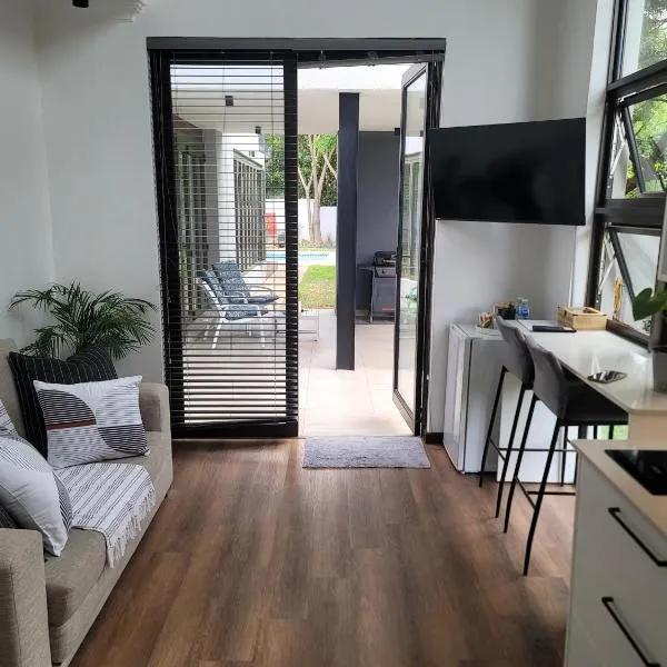 The Cottage in Secured Estate, hotel in Pretoria
