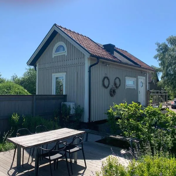 Station Bed and Kitchen Guesthouse, hotel in Varberg