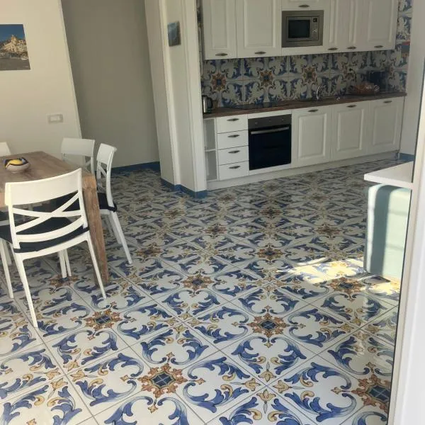 Vincanto Maiori Costiera Amalfitana، فندق في مايوري