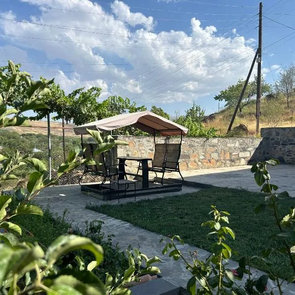 Adams Rest House, hotel in Gladzor