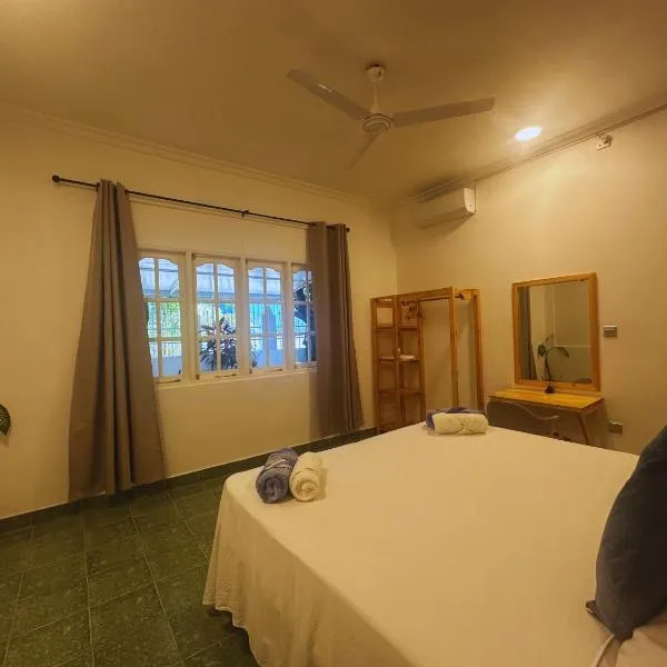 Bahaaru Villa Surf and Stay, hotel in Himmafushi