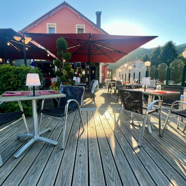 LOGIS HÔTEL, CHALETS et RESTAURANT LES CHATELMINÉS, hotel in La Bresse