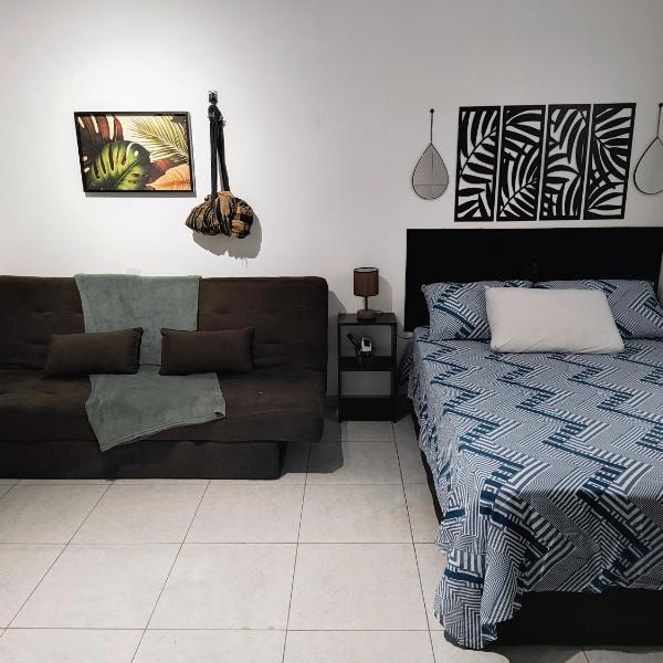 Studio apartment, complete and close to everything!