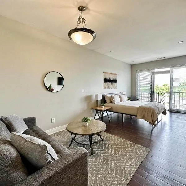 Cozy Downtown Loft with Balcony, Hotel in Indianapolis