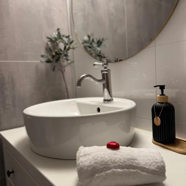 KB Basement Apartment, khách sạn ở Sørvågen