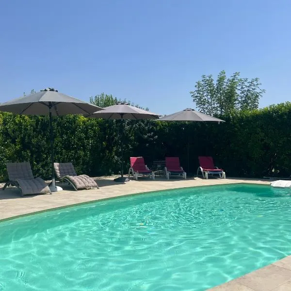 Au mas des glycines - Gîte La tropézienne - 5 personnes, hotel in Camaret-sur-Aigues