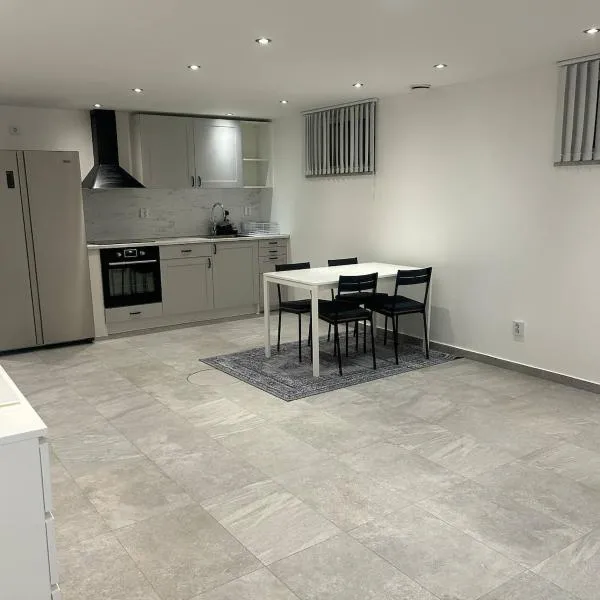 Fresh and newly renovated basement apartment, hotel a Malmö