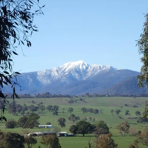 Off Mountain Accommodation, hotel di Mount Buller