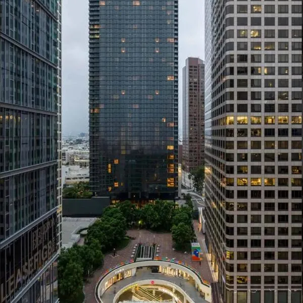 Sky High at Beaudry 2 Bed Apt WITH FREE PARKING, hotel i Los Angeles