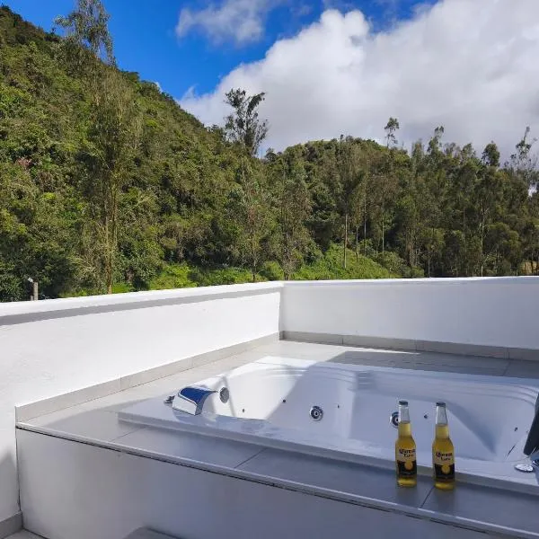 Mirador samsara Penthouse !Jacuzzi al aire libre!, hotel in La Calera