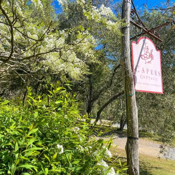Capers Cottage and Barn Accommodation, hotel a Wollombi