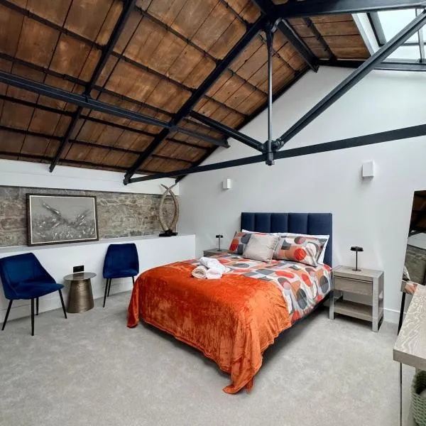 Historic waterfront factory house Royal William Yd, hotel di Plymouth