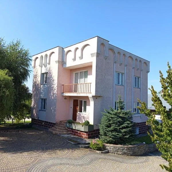 Rodynnyi Maietok Family Estate, khách sạn ở Kamianets-Podilskyi