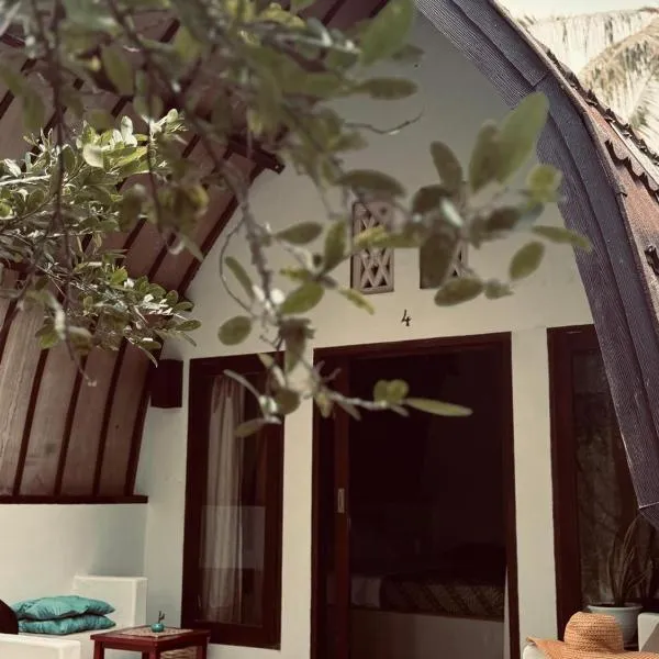 Rising Sun Bungalows, hotel en Gili Meno