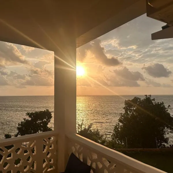 Luxury Beachfront apartment at Baobab Waves, hotel a Mombasa