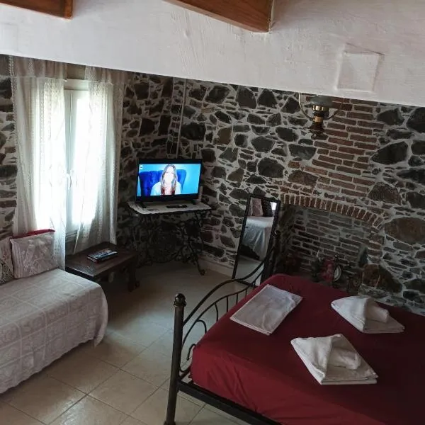 Traditional stone house in Mytilene, hotel in Mytilini