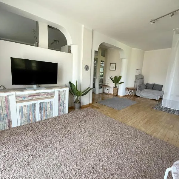 Big Apartment With Garden, hotel in Klagenfurt