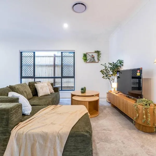 Modern 4Bedroom Canopy House in Greenbank with parking, hotel i Greenbank