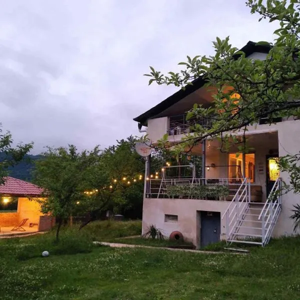 NaBaDa, hotel in Tsʼageri