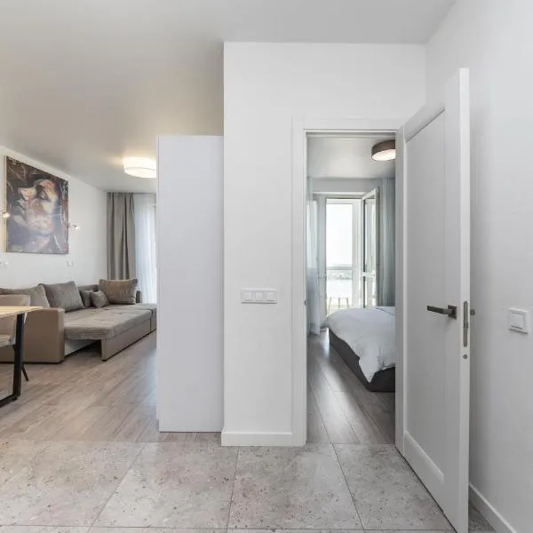 Квартира люкс в ЖК Лебединый, ул. Ревуцкого 40 Г、キーウのホテル