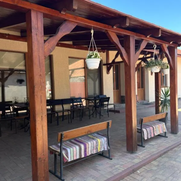 Kígyósi szaunaház, hotell i Berehove