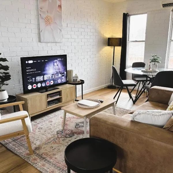 Neat 2 bedroom Apartment, with free parking, hotel in South Hedland